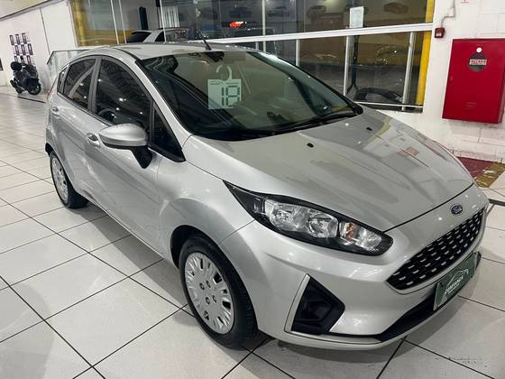 FORD FIESTA 1.6 TI-VCT FLEX SE PLUS POWERSHIFT FORD FIESTA 1.6 TI-VCT FLEX SE PLUS POWERSHIFT